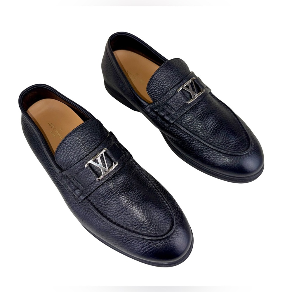 LOUIS VUITTON ESTATE LOAFERS IN BLACK GRAIN CALFSKIN LEATHER